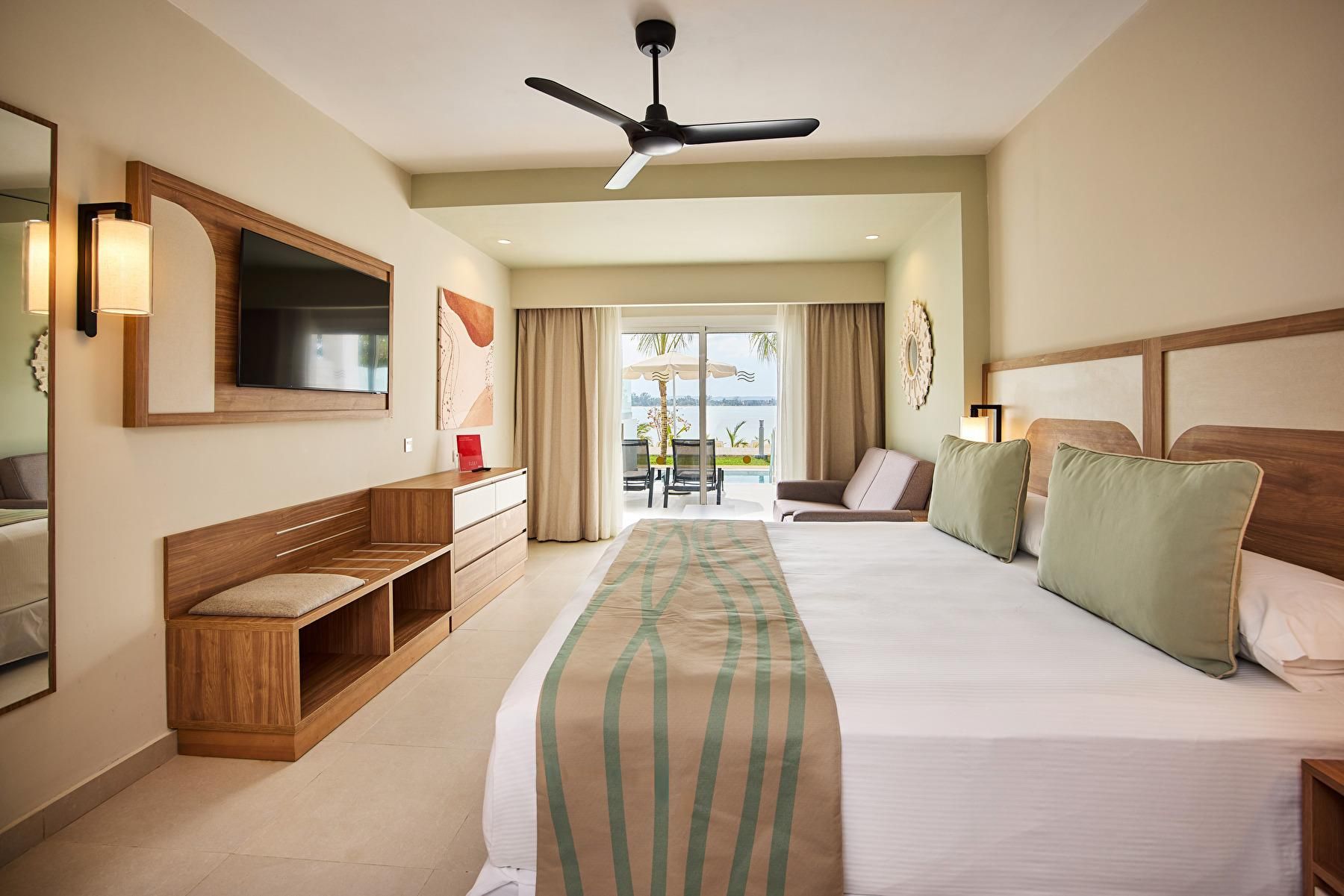 Swim-Up Double Room Ocean Front