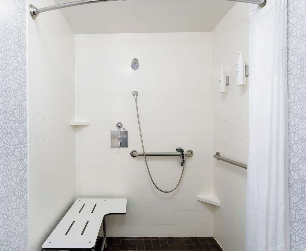 Two Queen Beds, Non-Smoking, Accessible with Roll-In Shower