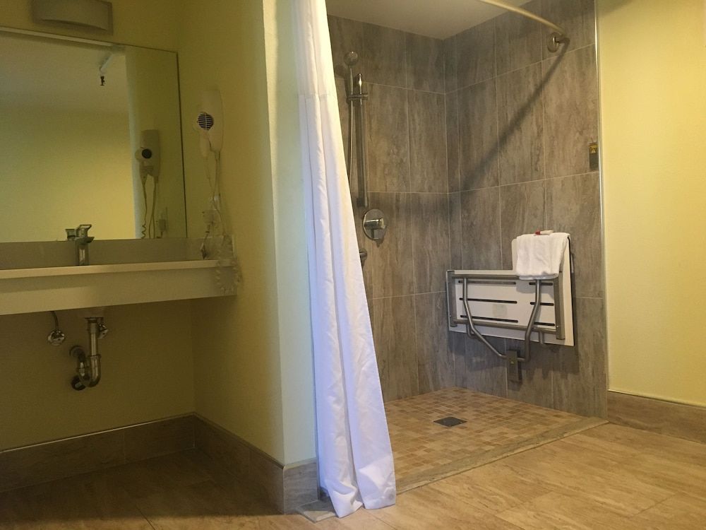 Room, 1 Queen Bed, Accessible, Non Smoking (Mobility Accessible)