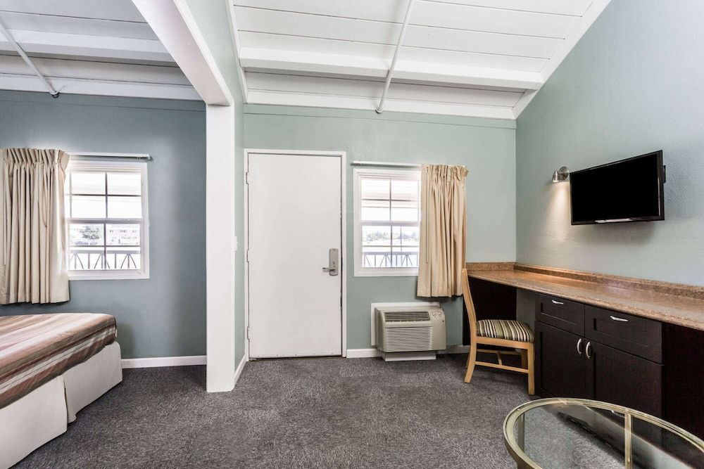 Room, 2 Queen Beds, Non Smoking