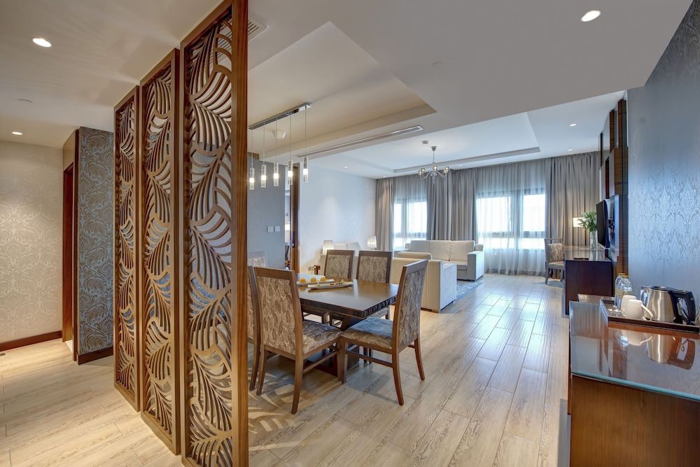 Metropolitan Hotel Dubai Deluxe Suite 16