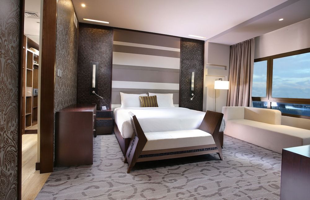 undefined Metropolitan Hotel Dubai 2