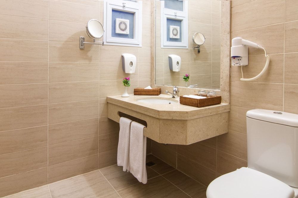 JAZ Makadi Oasis Resort Family Double Room, Pool View (Deluxe) 3