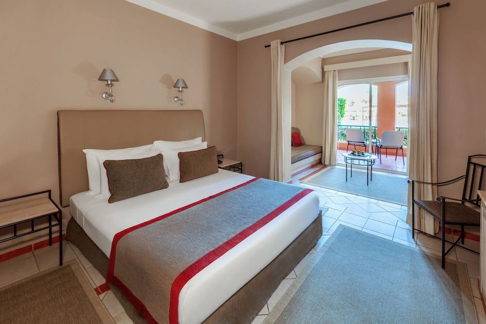Family Double Room, Pool View