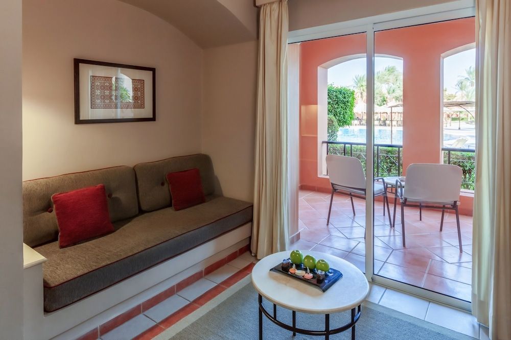 Family Double Room, Pool View