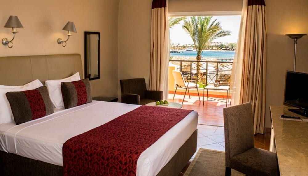 JAZ Makadina Superior Room, Partial Sea View (Queen or Twin Bed)