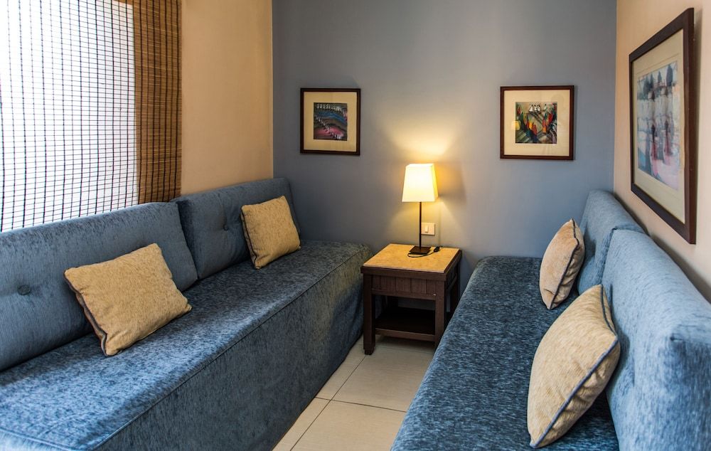 Family Room, Pool View (Deluxe)