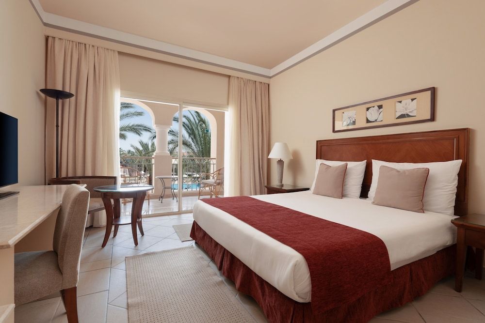 Superior Room, Pool View (Queen or Twin Bed)