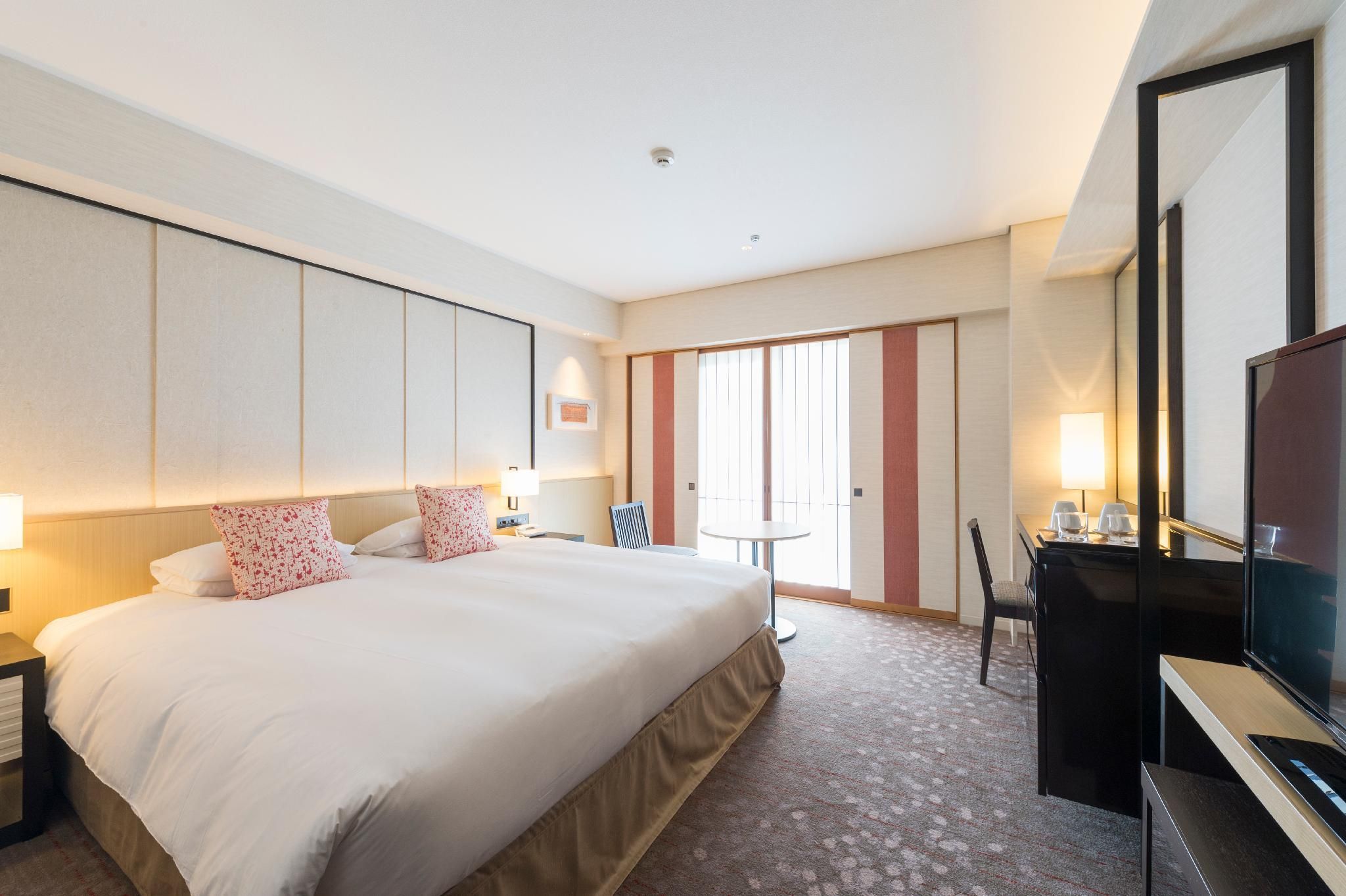 7th-8th Floor Premium King Room - 24sqm