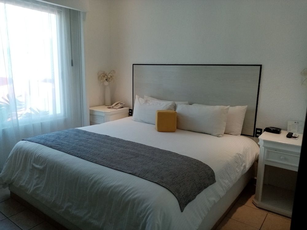 Standard Room, 1 King Bed, Non Smoking