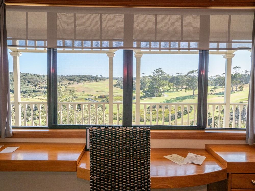 Carrington Estate Standard Room 10