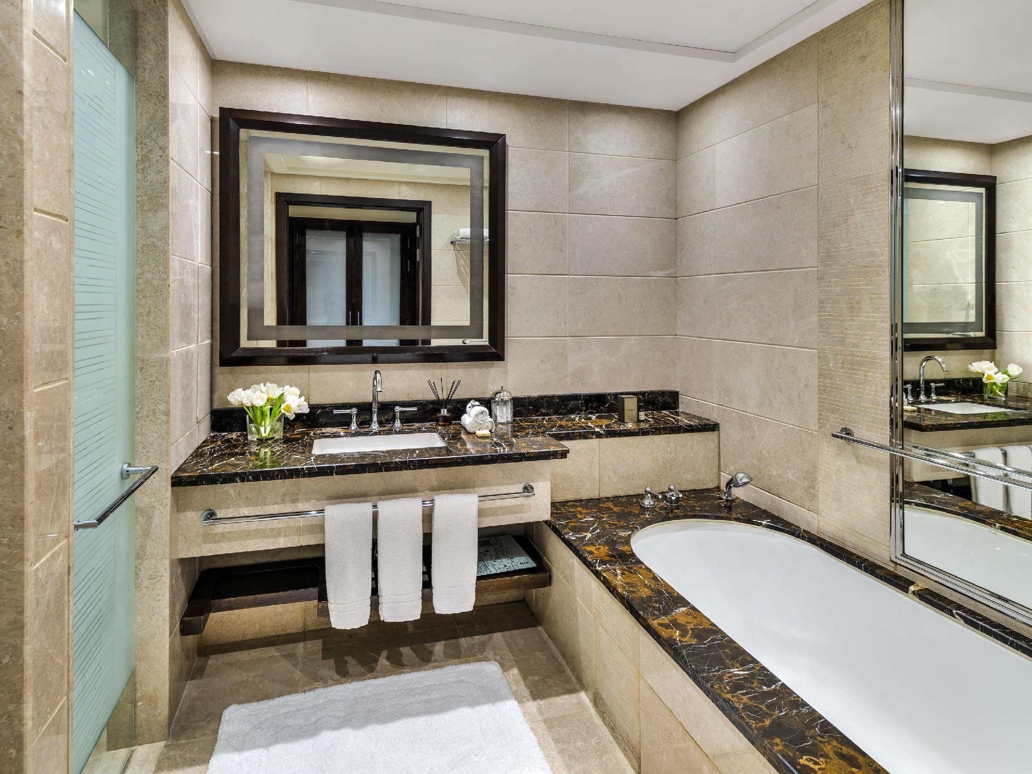 Fairmont Gold Executive Suite City