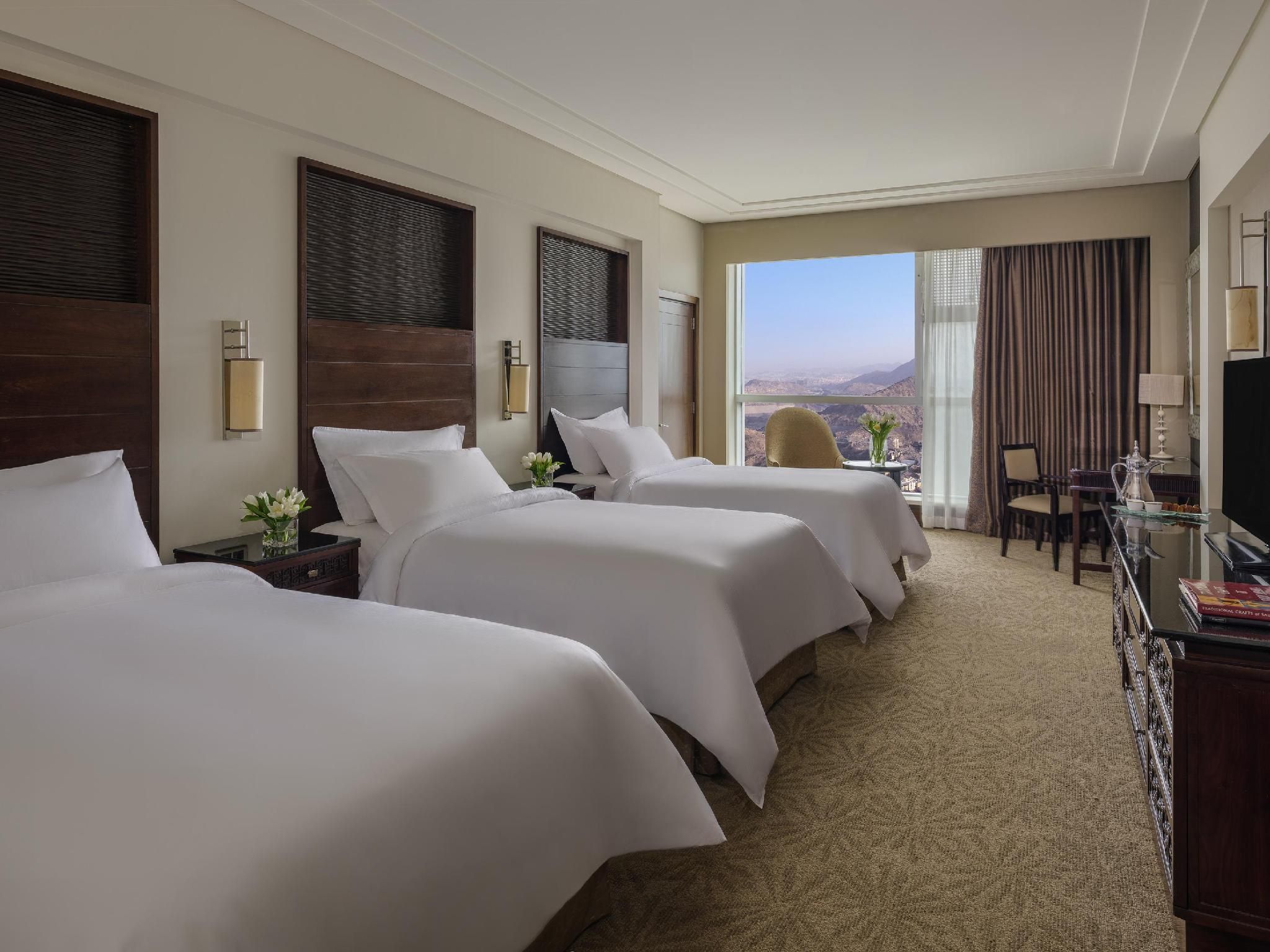 Fairmont Triple Room City View
