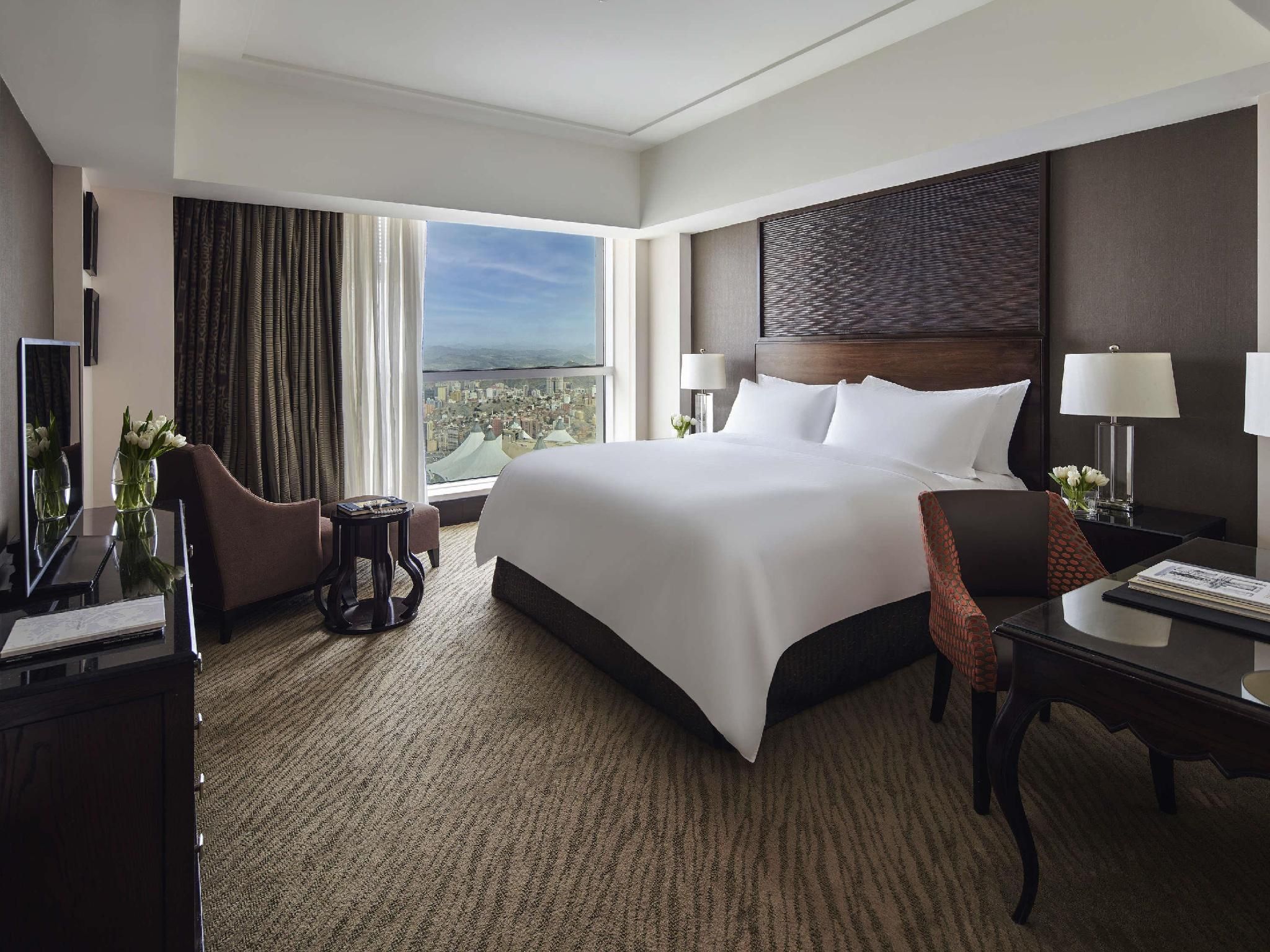 Fairmont Gold Executive Suite City