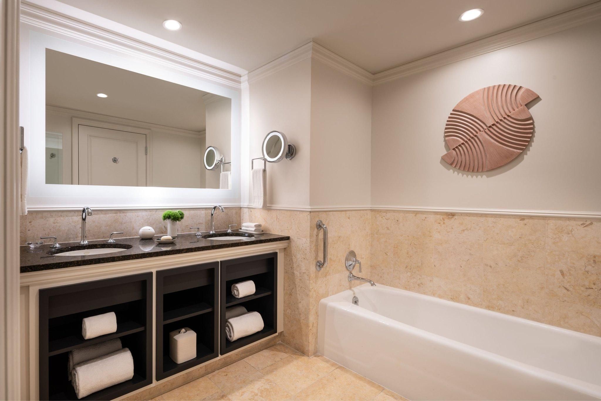 Harbour Suite, 1 Bedroom Suite, 1 King, Sofa bed, Harbor view, Resort Tower, Balcony