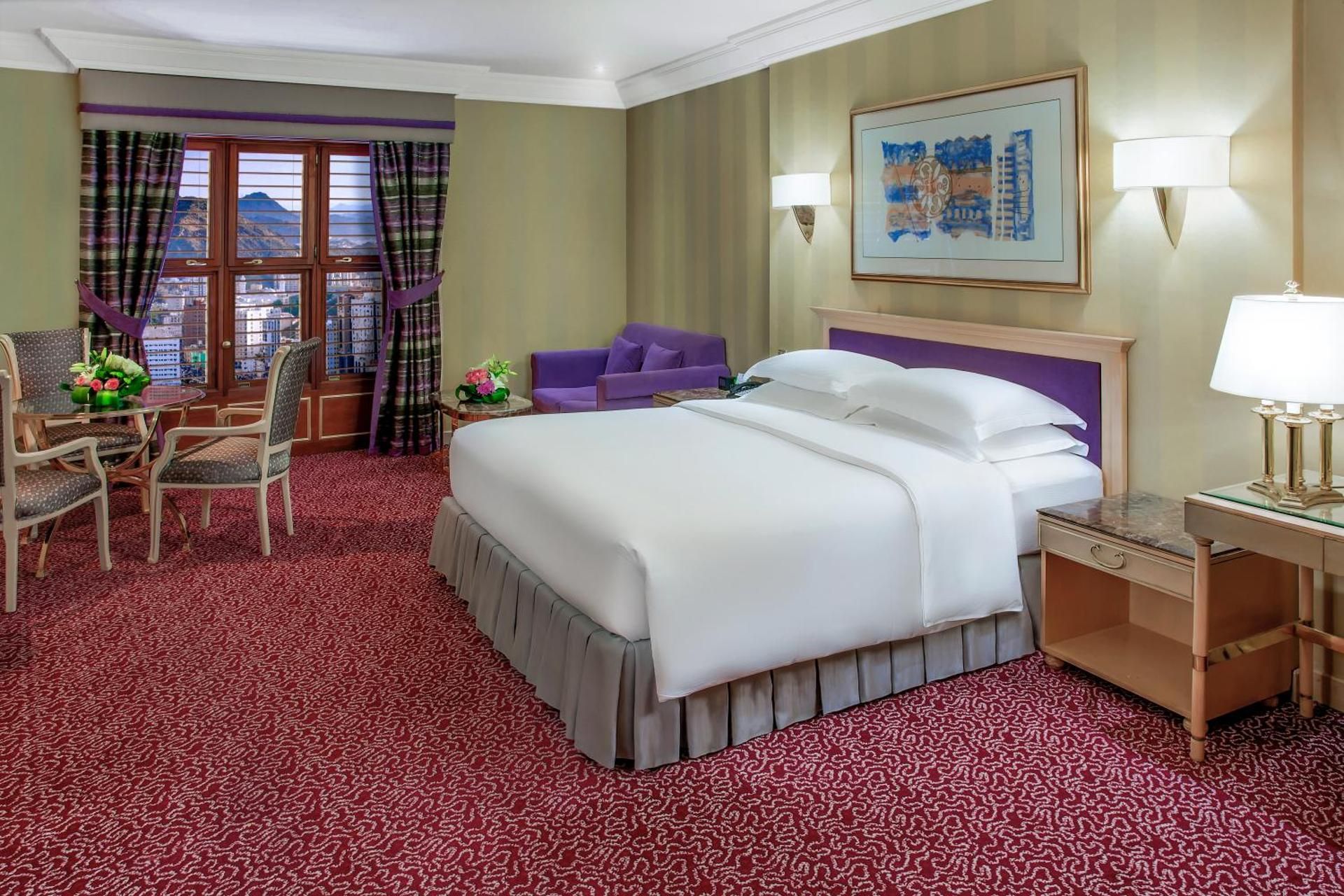 Club Room with One King Room