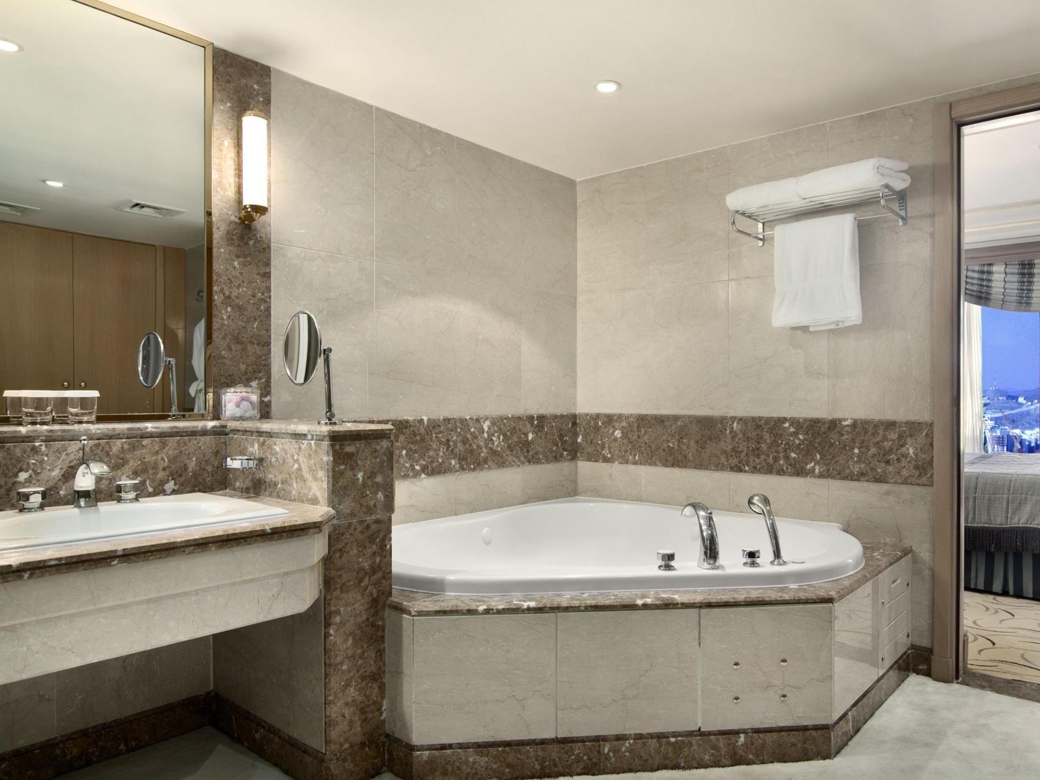 Presidential Suite with One King and Two Single Beds