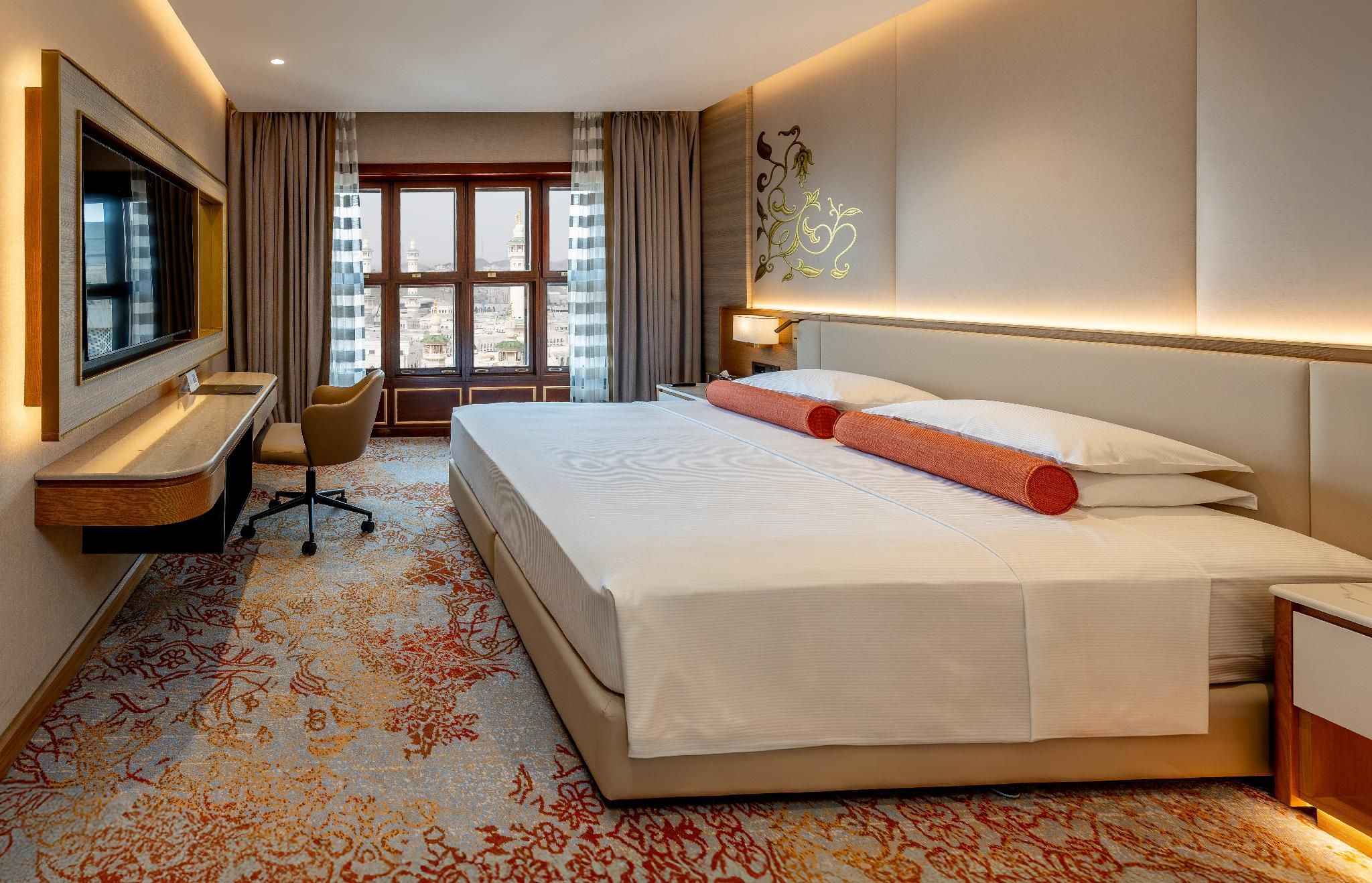 Premium King Club Room Partial Haram View - VIP Lounge Access