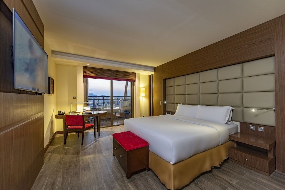 Family Suite, Multiple Beds, Balcony, City View