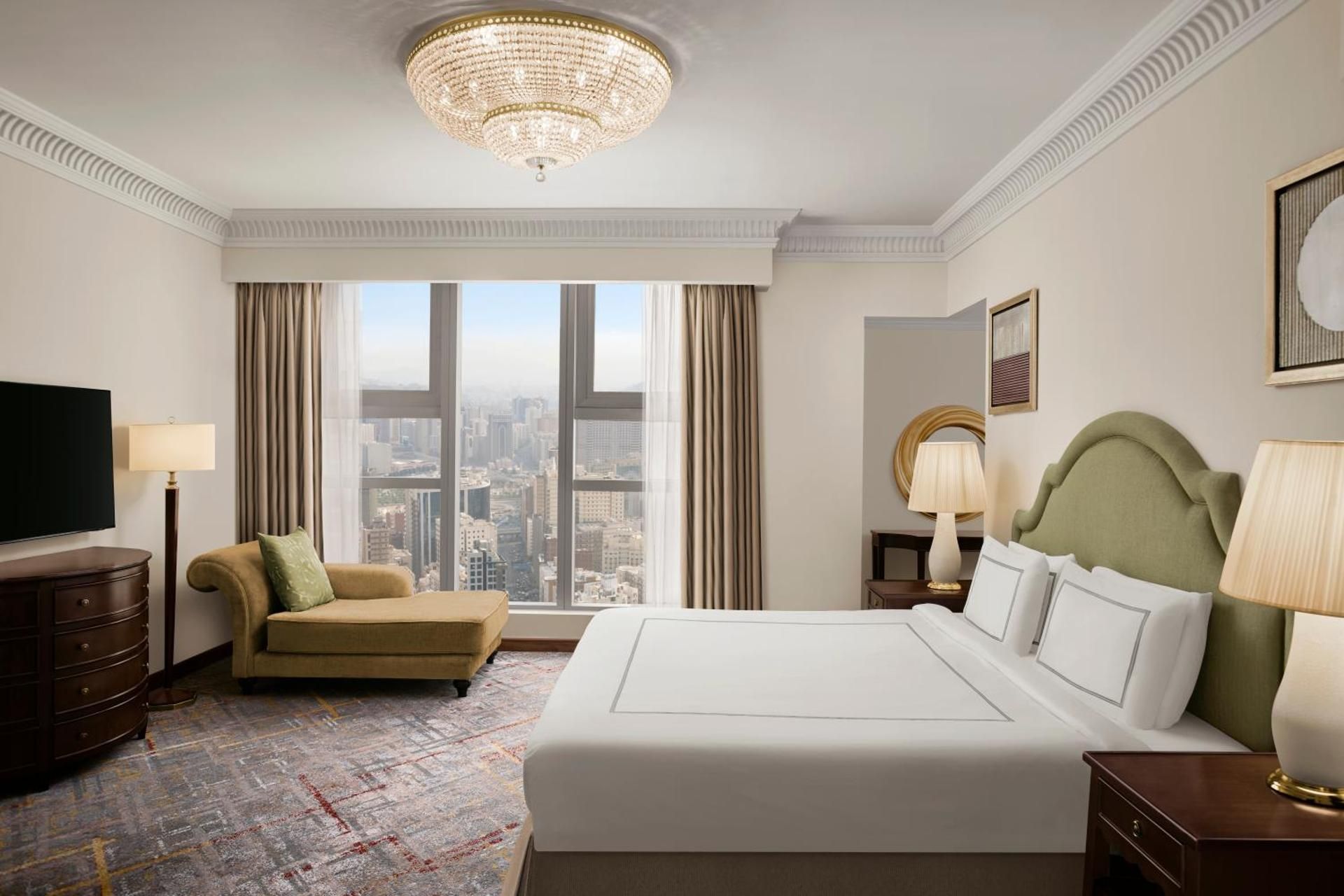 Executive 2 bedroom Suit King Bed City View