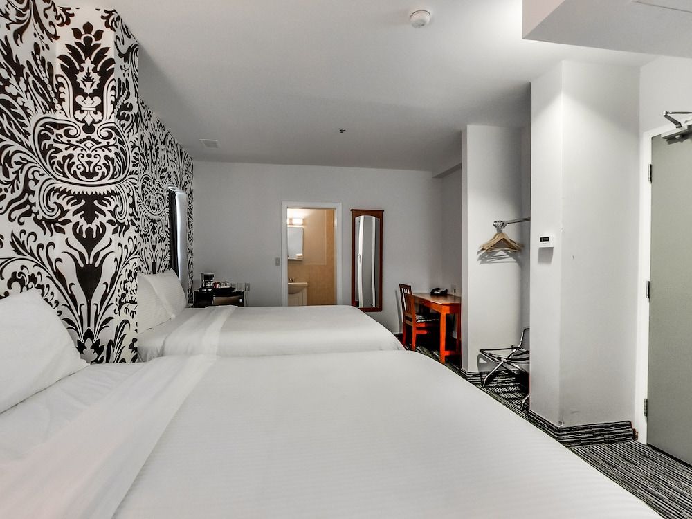 Isabella Hotel and Suites Deluxe Room, 2 Queen Beds 2