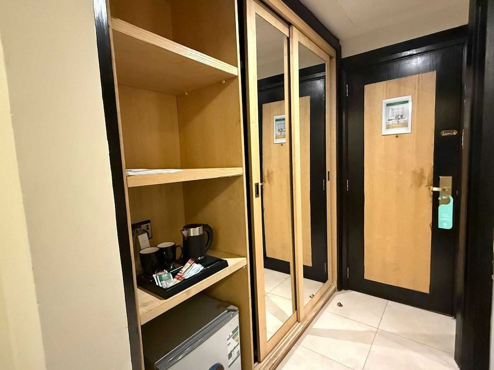 Sunday Business Avenue Formerly Rand Hotel Junior Suite 9