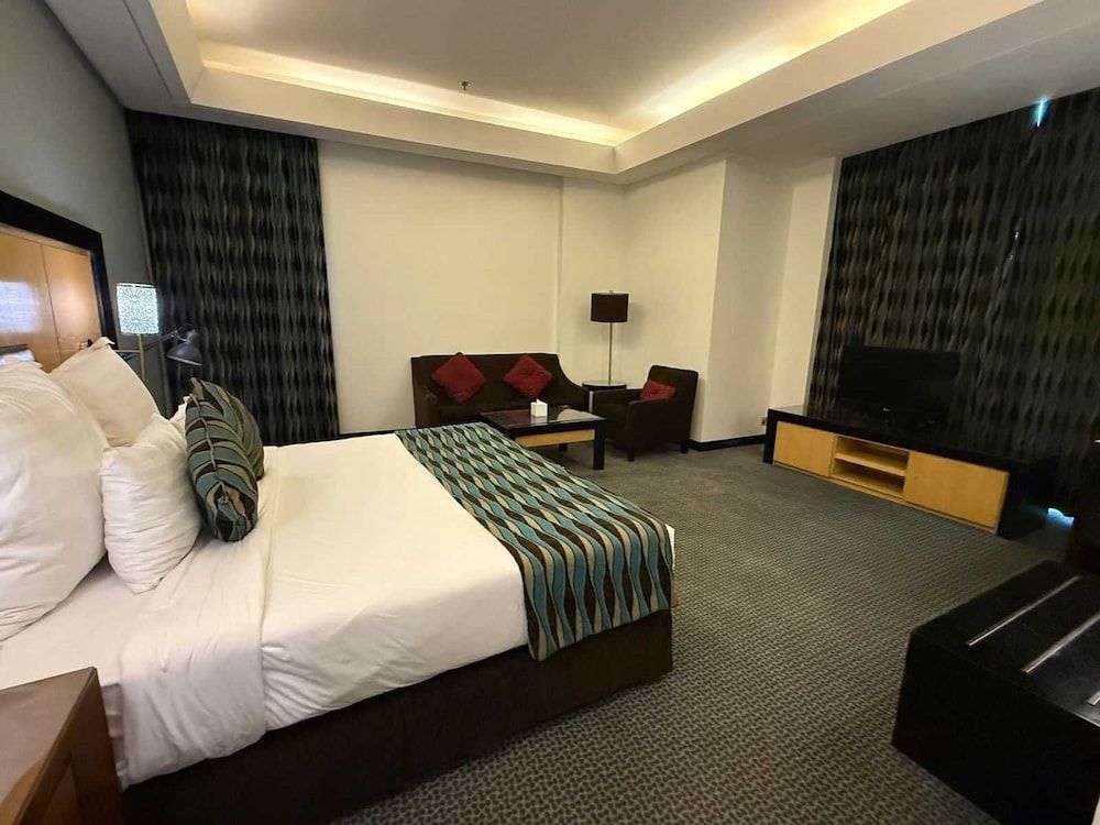 Sunday Business Avenue Formerly Rand Hotel Deluxe Room 4