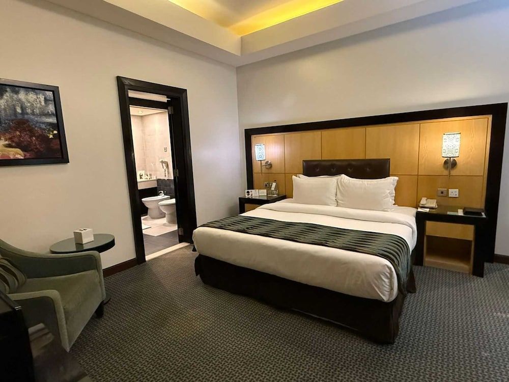 Sunday Business Avenue Formerly Rand Hotel Junior Suite 5