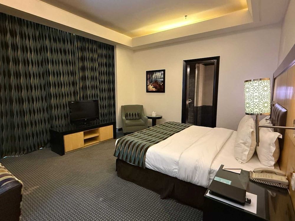 Sunday Business Avenue Formerly Rand Hotel Junior Suite 3