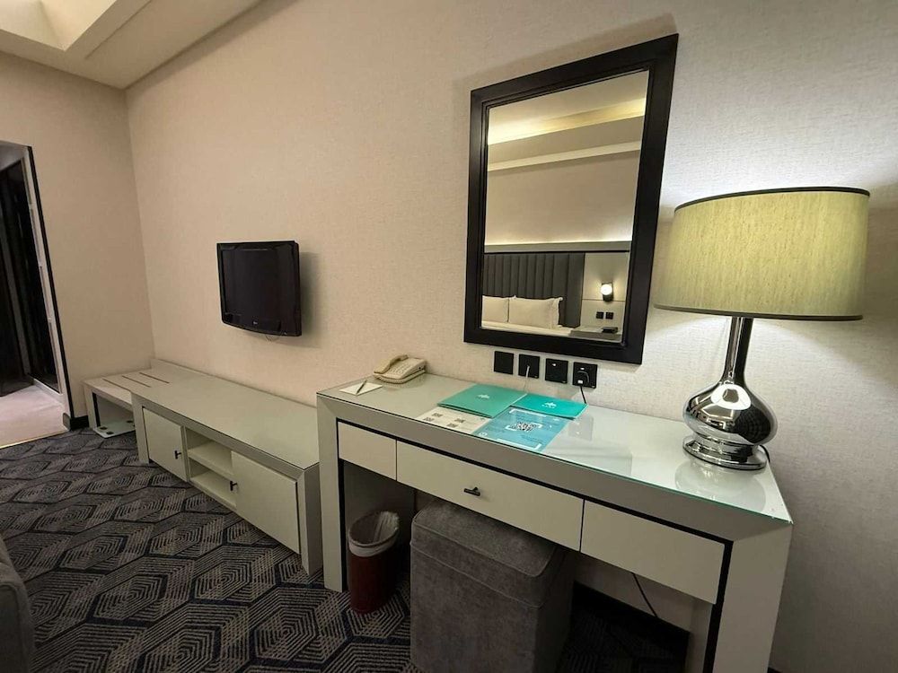 Sunday Business Avenue Formerly Rand Hotel Deluxe Room 10