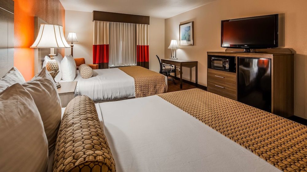 Standard Room, 2 Queen Beds, Non Smoking, Microwave