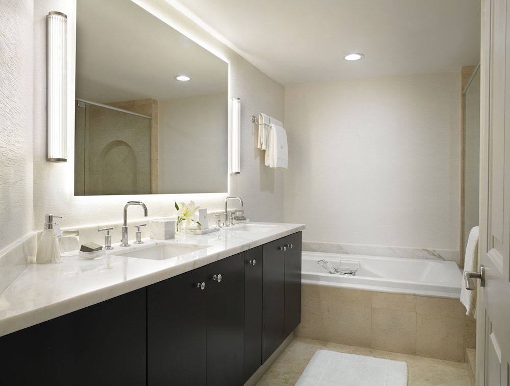 Acqualina Resort & Residences On The Beach Deluxe Room (Intracoastal) 2