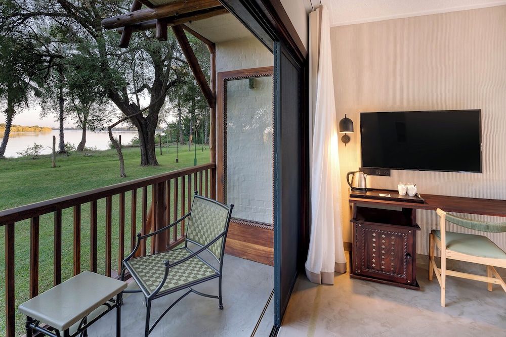 The David Livingstone Safari Lodge & Spa Deluxe Double Room, 1 Bedroom, Balcony, River View 5