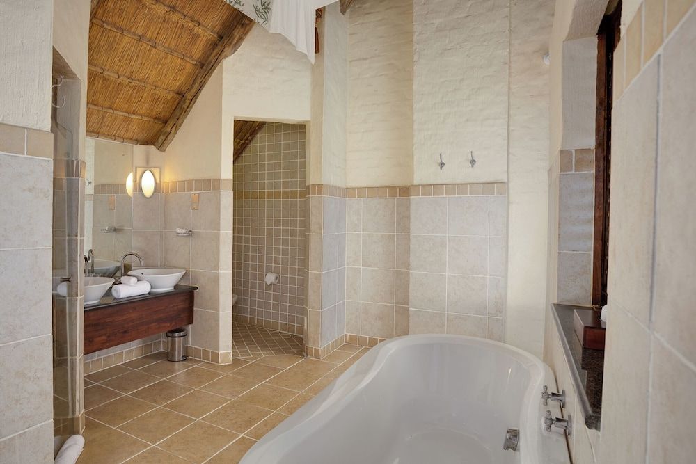 The David Livingstone Safari Lodge & Spa Executive Suite, 1 King Bed, River View, Lakeside 11