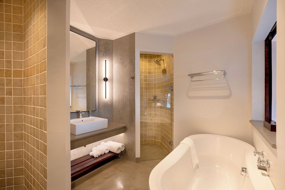 The David Livingstone Safari Lodge & Spa Deluxe Double Room, 1 Bedroom, Balcony, River View 6