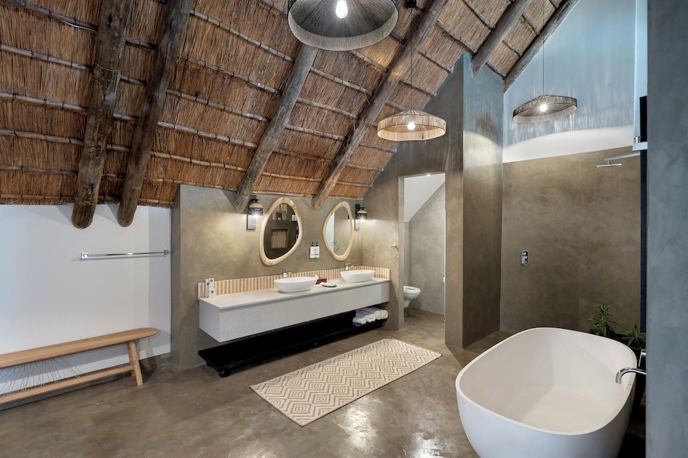 The David Livingstone Safari Lodge & Spa Executive Suite, 1 King Bed, River View, Lakeside 10