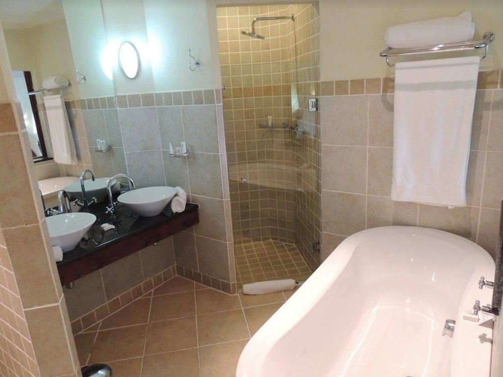 The David Livingstone Safari Lodge & Spa Standard Room, 1 Bedroom, Balcony, River View 3