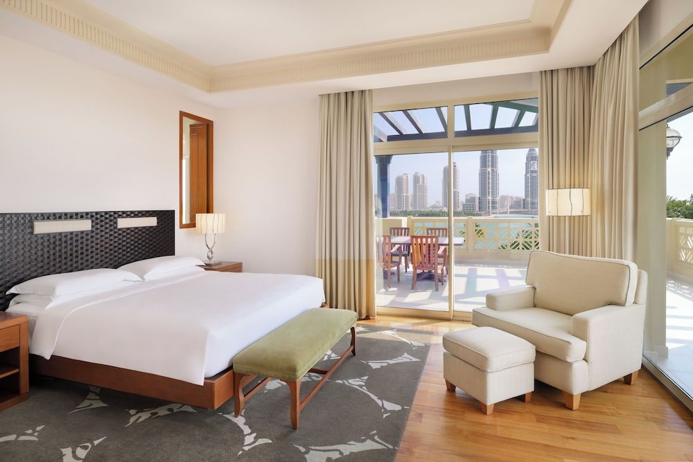 Suite (Al Mirqab)