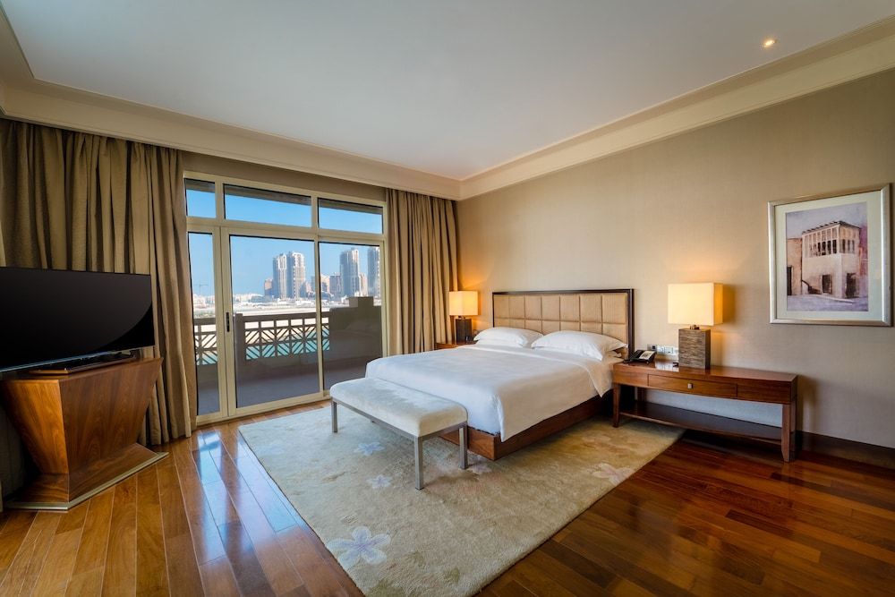 Suite (Al Mirqab)