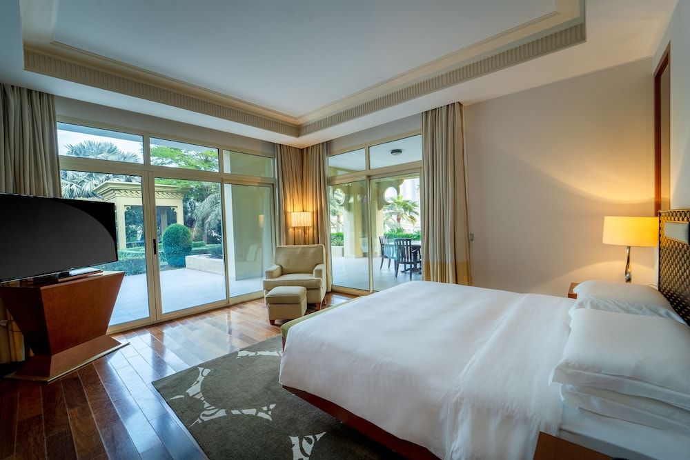 Grand, Executive Suite