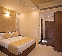 De Venetian by TGI Executive Room 6