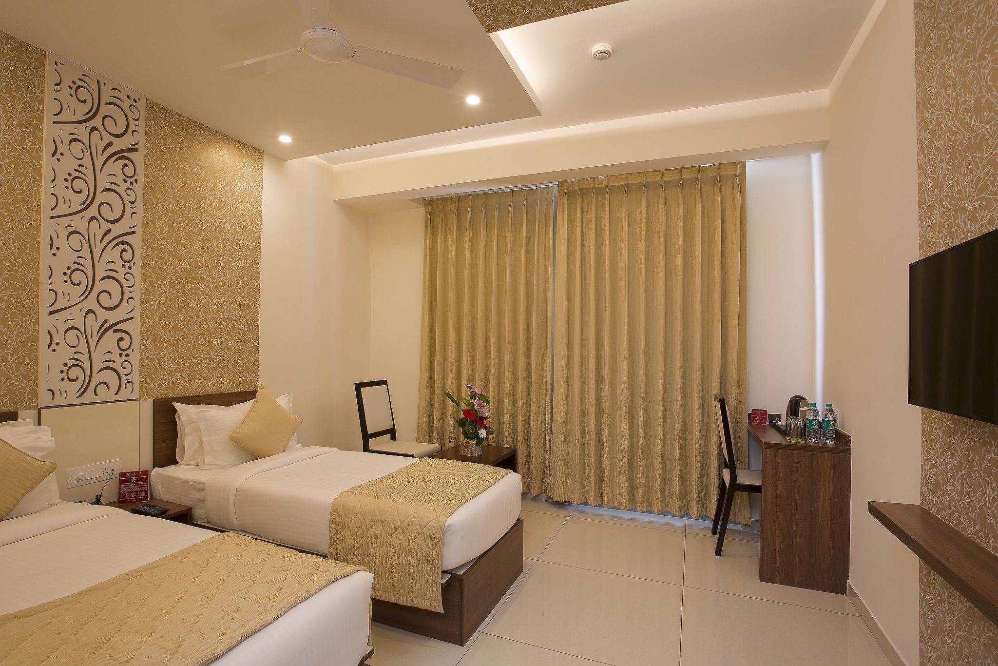 De Venetian by TGI Executive Room 5