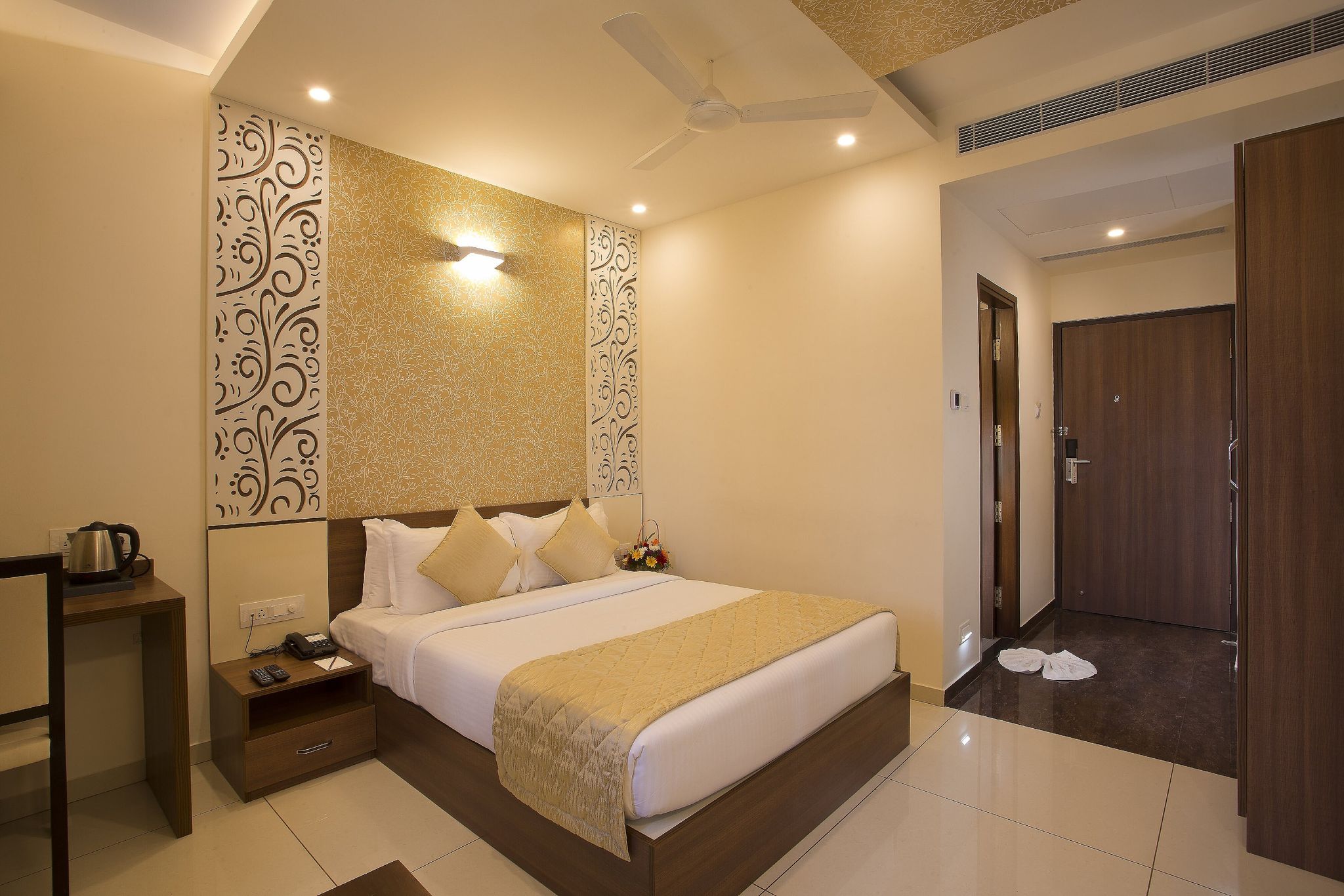 De Venetian by TGI Executive Room 7