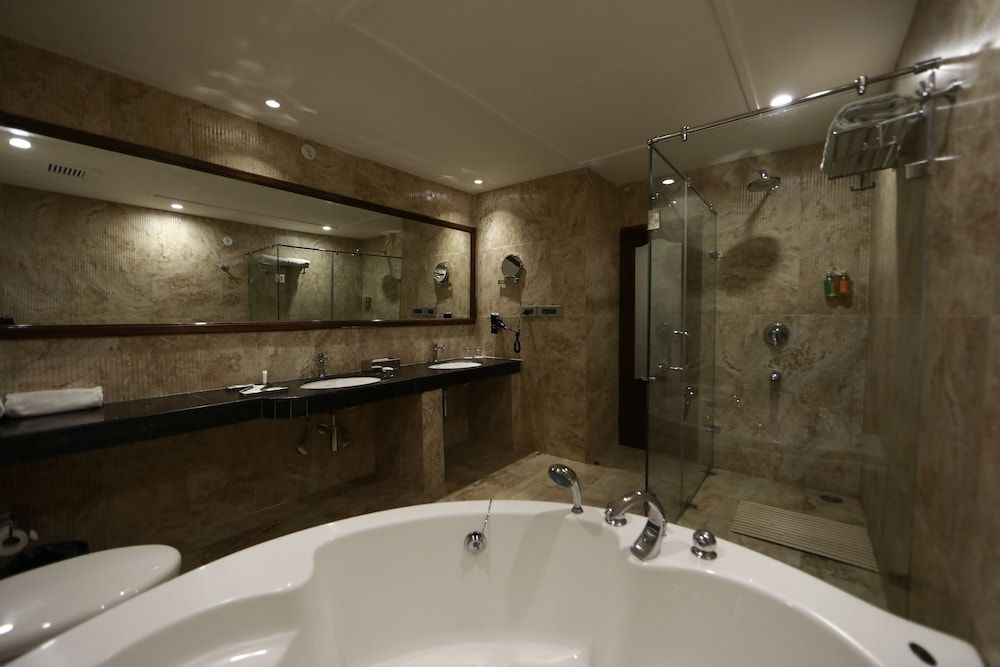 Executive Suite, 1 King Bed, Accessible, Non Smoking