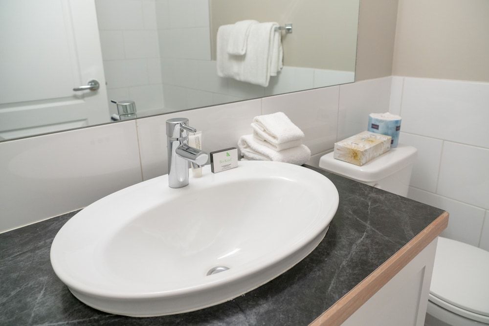 Red Carpet Inn Standard Room, 1 King Bed 5