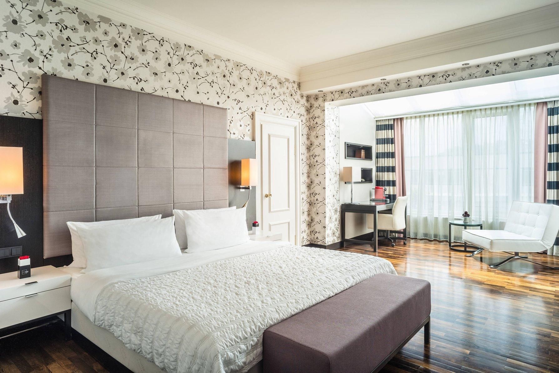 Diplomatic Suite, 1 Bedroom Larger Suite, 1 King, City view, Top floor