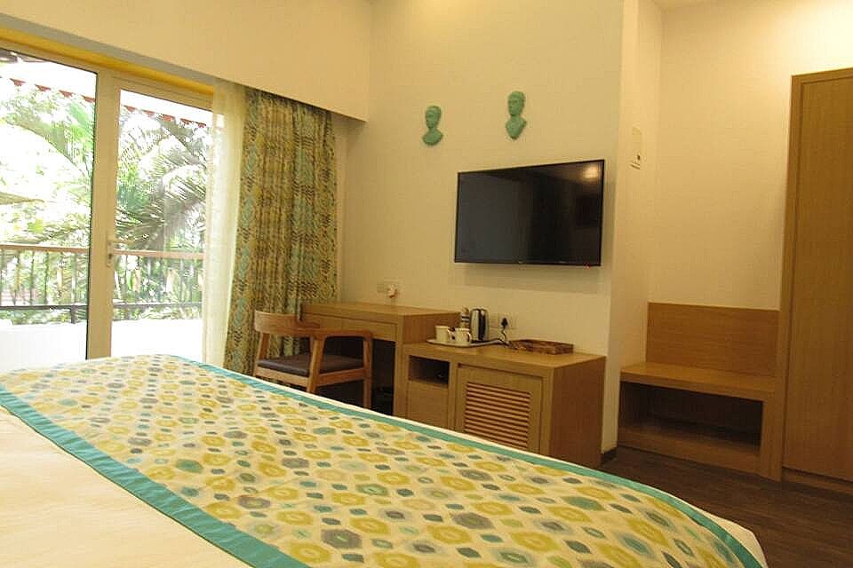 Acron Seaway Resort Courtyard Room 9