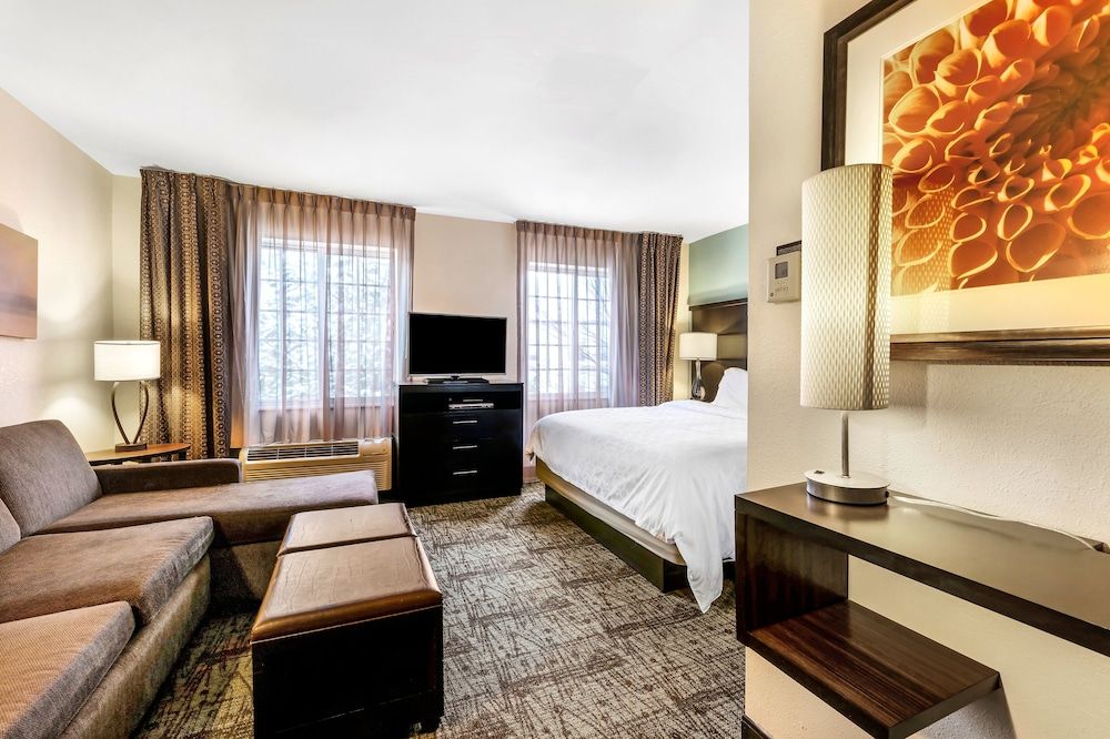 Studio Suite, 1 King Bed, Kitchen