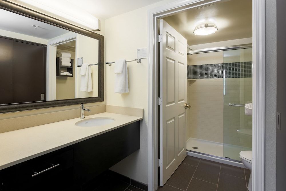 Studio Suite, 1 King Bed, Kitchen