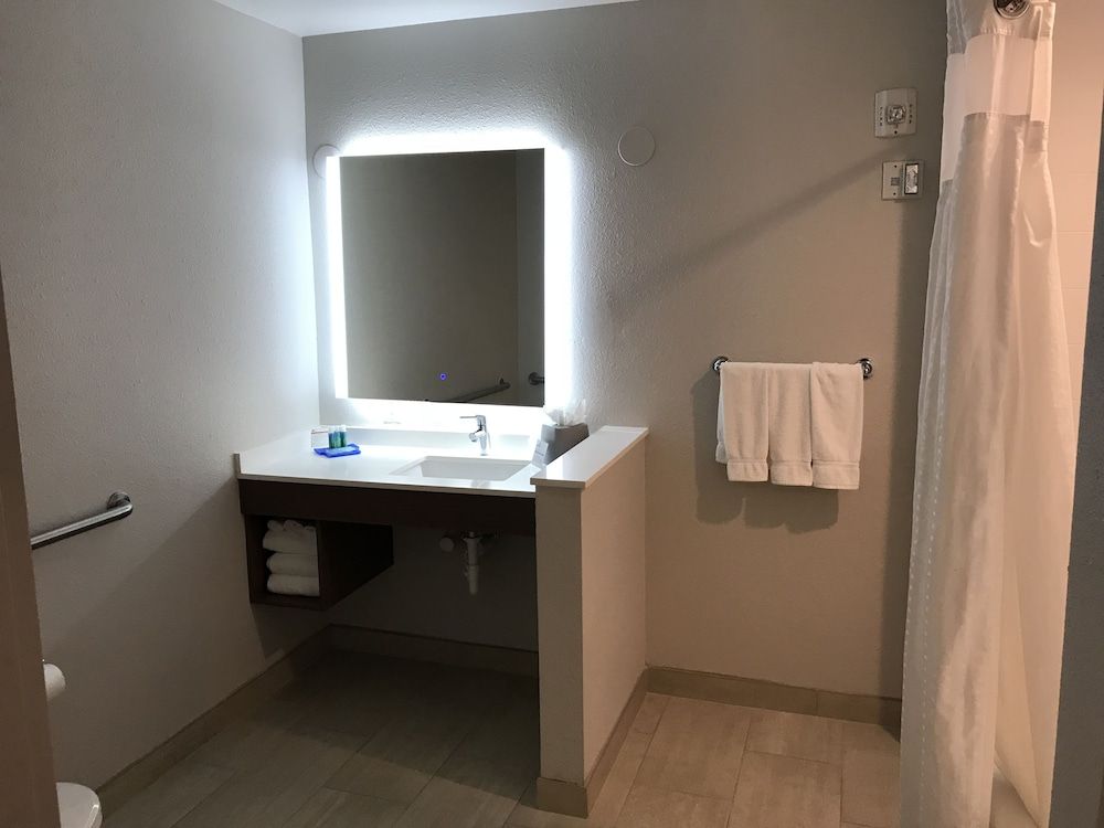Standard Room, 1 King Bed, Accessible (Mobility)